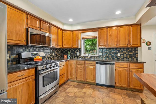 210 GLENDALOUGH RD, Erdenheim, PA 19038