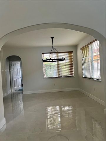 16475 SW 84th Ln 1, Miami, FL 33193