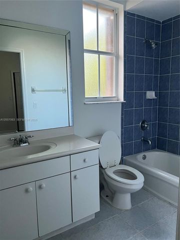 16475 SW 84th Ln 1, Miami, FL 33193