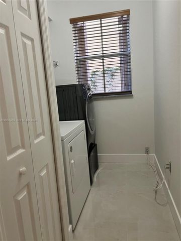 16475 SW 84th Ln 1, Miami, FL 33193