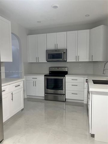 16475 SW 84th Ln 1, Miami, FL 33193