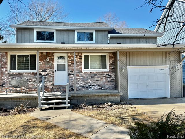 432 Edgewater Drive, Algonac, MI 48001