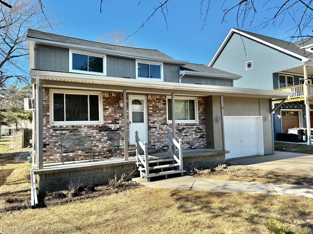 432 Edgewater Drive, Algonac, MI 48001