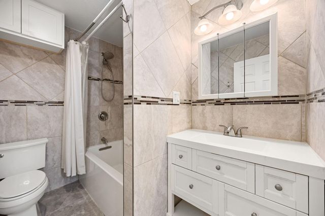 8434 Folkstone Lane, Houston, TX 77075