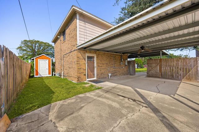 8434 Folkstone Lane, Houston, TX 77075