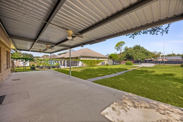 8434 Folkstone Lane, Houston, TX 77075