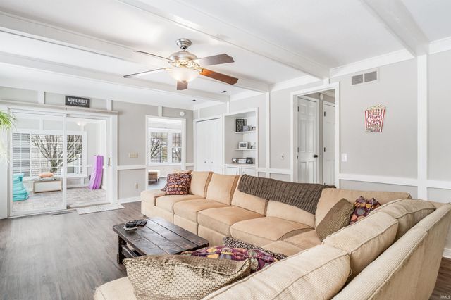 9906 Woodstream Drive, Fort Wayne, IN 46804