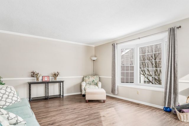 9906 Woodstream Drive, Fort Wayne, IN 46804