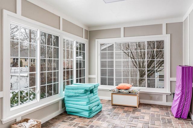 9906 Woodstream Drive, Fort Wayne, IN 46804