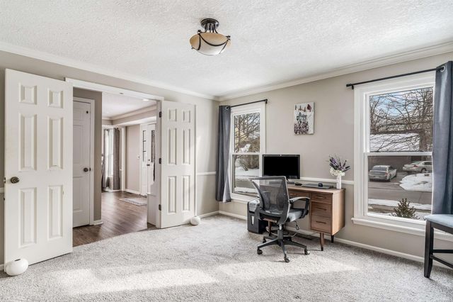 9906 Woodstream Drive, Fort Wayne, IN 46804