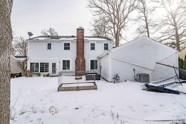 9906 Woodstream Drive, Fort Wayne, IN 46804