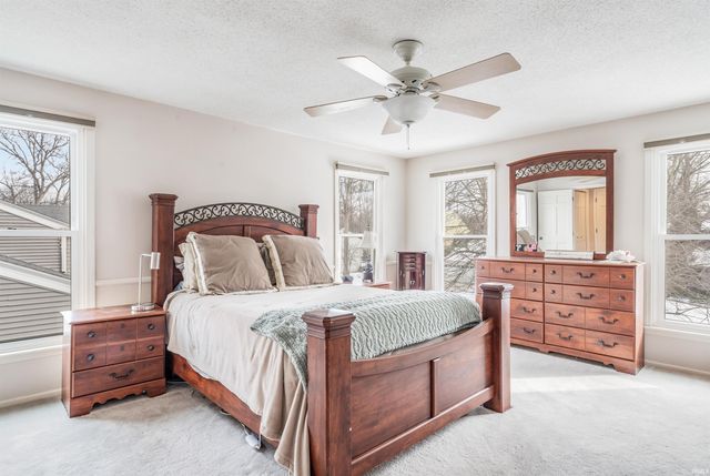 9906 Woodstream Drive, Fort Wayne, IN 46804