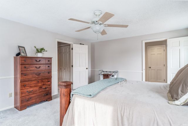 9906 Woodstream Drive, Fort Wayne, IN 46804