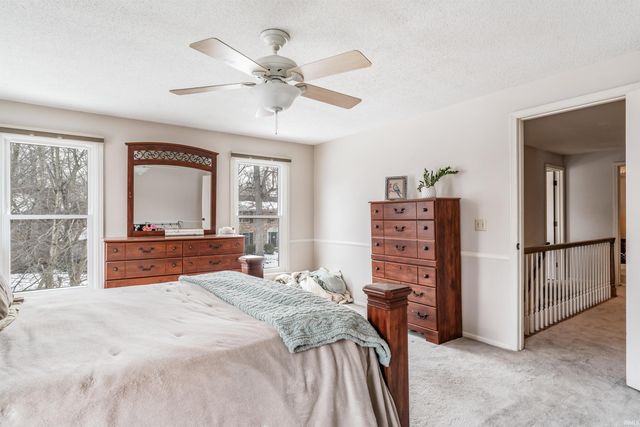 9906 Woodstream Drive, Fort Wayne, IN 46804