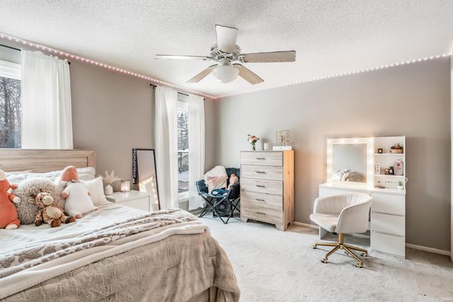 9906 Woodstream Drive, Fort Wayne, IN 46804