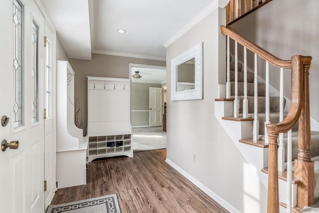 9906 Woodstream Drive, Fort Wayne, IN 46804