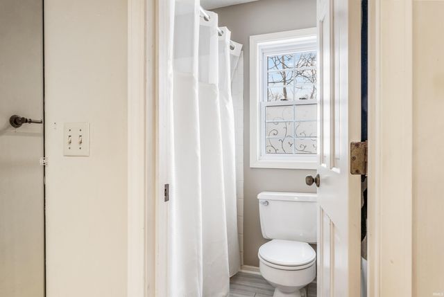 9906 Woodstream Drive, Fort Wayne, IN 46804