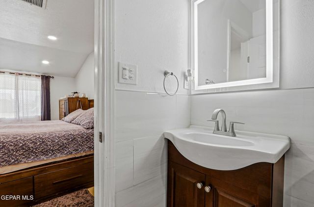 1928 SAINT JOHNS Drive, El Paso, TX 79903