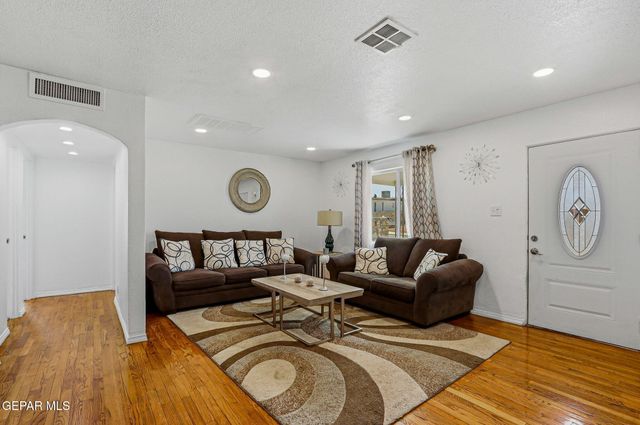 1928 SAINT JOHNS Drive, El Paso, TX 79903