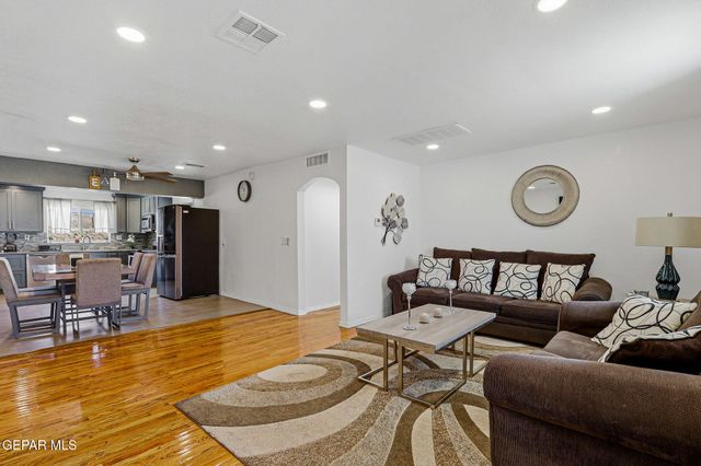 1928 SAINT JOHNS Drive, El Paso, TX 79903