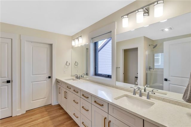 1048 Honey Locust Dr, Jeannette, PA 15644