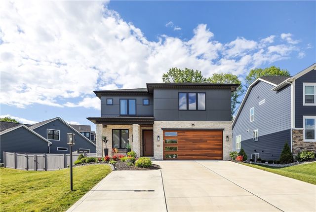 1048 Honey Locust Dr, Jeannette, PA 15644