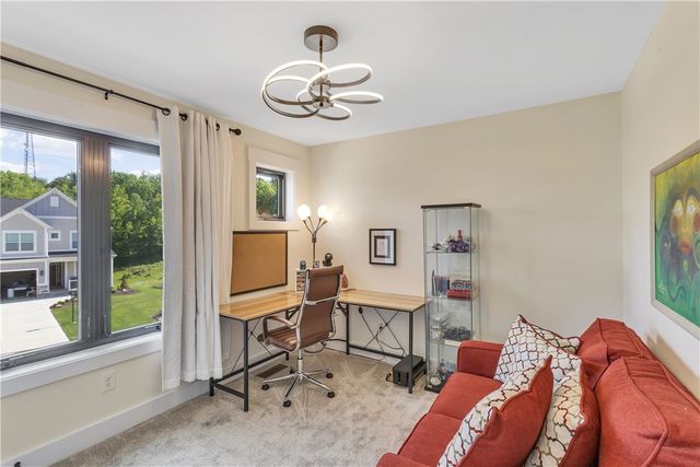 1048 Honey Locust Dr, Jeannette, PA 15644