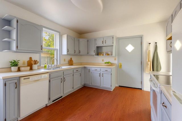 3863 E Squire AVENUE, Cudahy, WI 53110