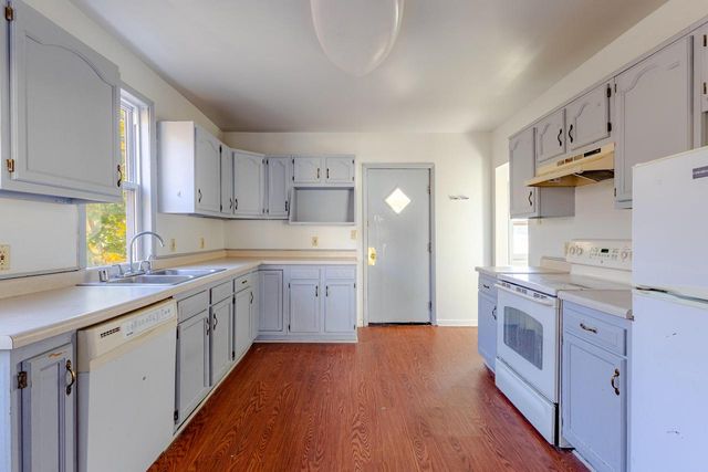 3863 E Squire AVENUE, Cudahy, WI 53110