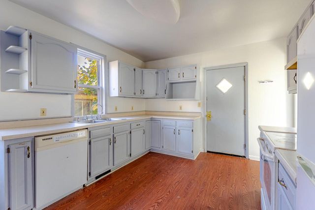 3863 E Squire AVENUE, Cudahy, WI 53110