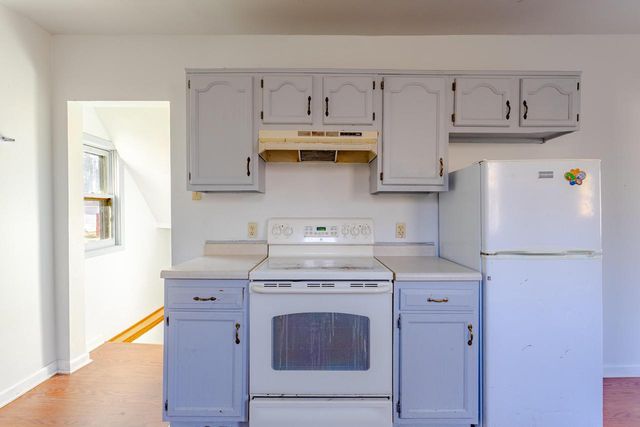 3863 E Squire AVENUE, Cudahy, WI 53110