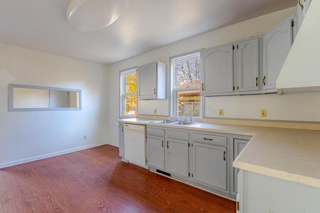 3863 E Squire AVENUE, Cudahy, WI 53110