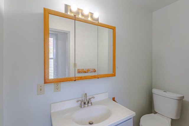 3863 E Squire AVENUE, Cudahy, WI 53110