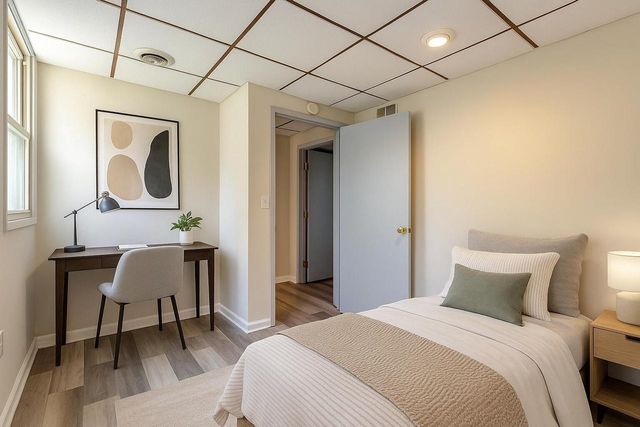 3863 E Squire AVENUE, Cudahy, WI 53110