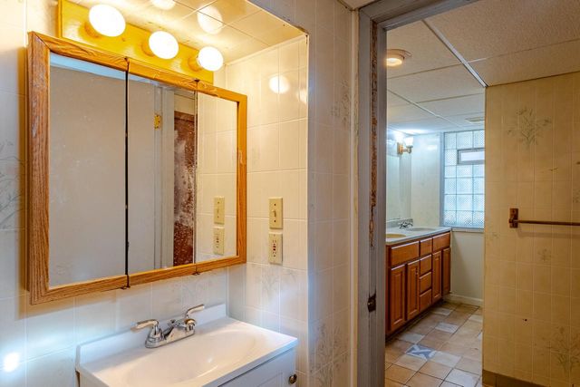 3863 E Squire AVENUE, Cudahy, WI 53110