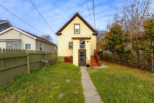 3863 E Squire AVENUE, Cudahy, WI 53110