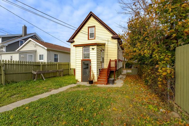 3863 E Squire AVENUE, Cudahy, WI 53110