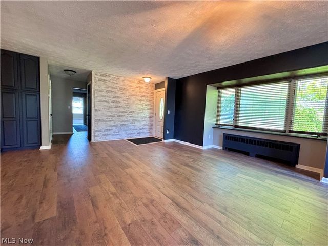 8016 Harris Drive, Garrettsville, OH 44231