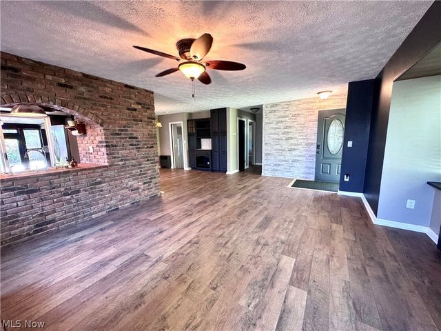 8016 Harris Drive, Garrettsville, OH 44231