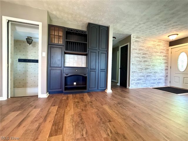 8016 Harris Drive, Garrettsville, OH 44231