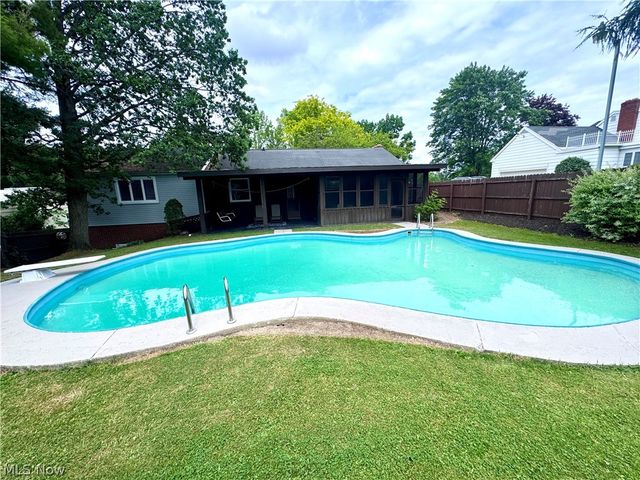 8016 Harris Drive, Garrettsville, OH 44231