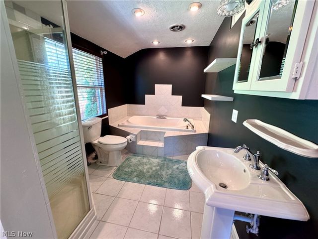 8016 Harris Drive, Garrettsville, OH 44231