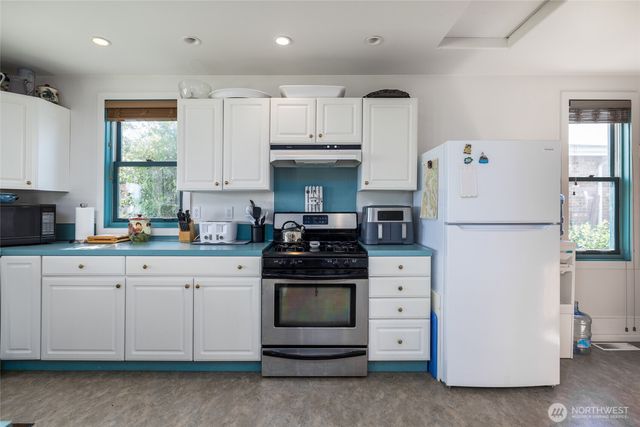754 Livingston Bay Shore Drive, Camano Island, WA 98282