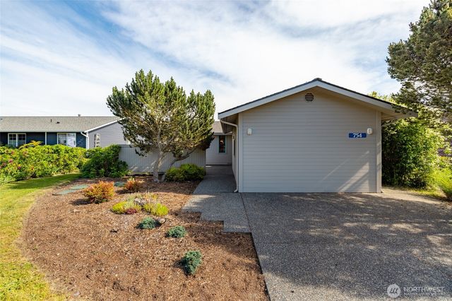 754 Livingston Bay Shore Drive, Camano Island, WA 98282