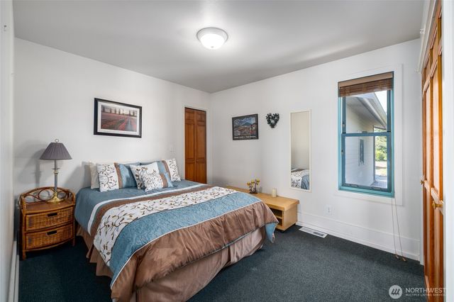 754 Livingston Bay Shore Drive, Camano Island, WA 98282