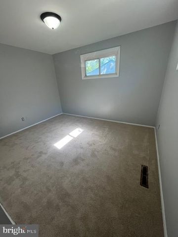 7 DEBORAH AVE, New Castle, DE 19720