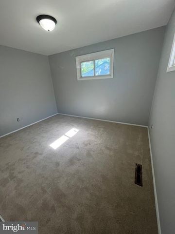 7 DEBORAH AVE, New Castle, DE 19720