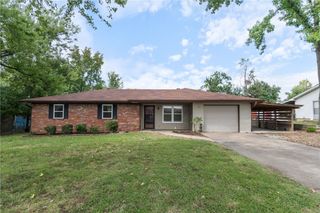 1311 Royal Drive, Bentonville, AR 72712