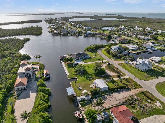 2880 8TH AVENUE, St James City, FL 33956