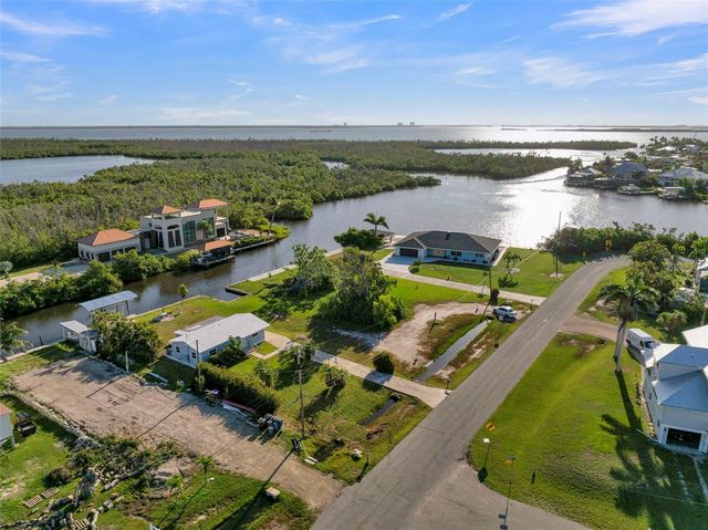 2880 8TH AVENUE, St James City, FL 33956